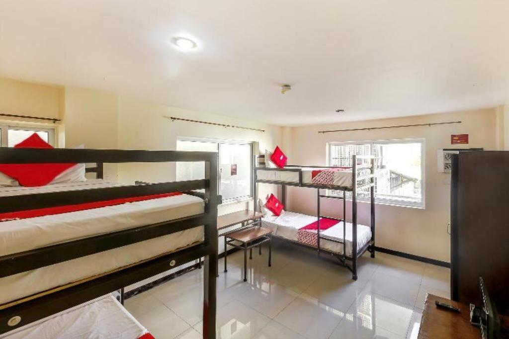 Oyo 842 City Smiles Apartelle San Juan  Ngoại thất bức ảnh